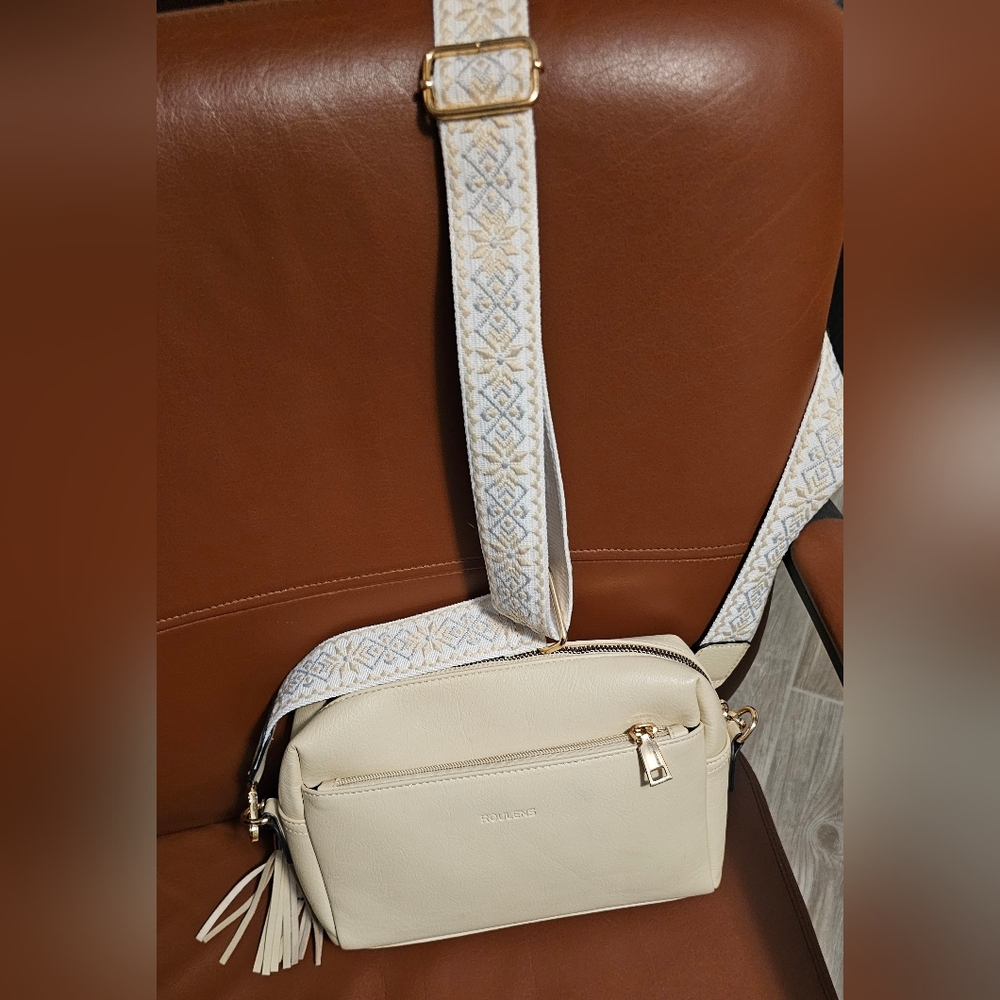 Roulens Cream Crossbody Bag with Guitar Strap EUC - Picture 3 of 16